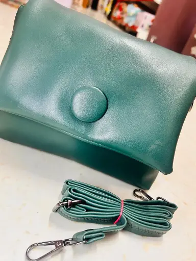Premium quality 3 chain purse with front button